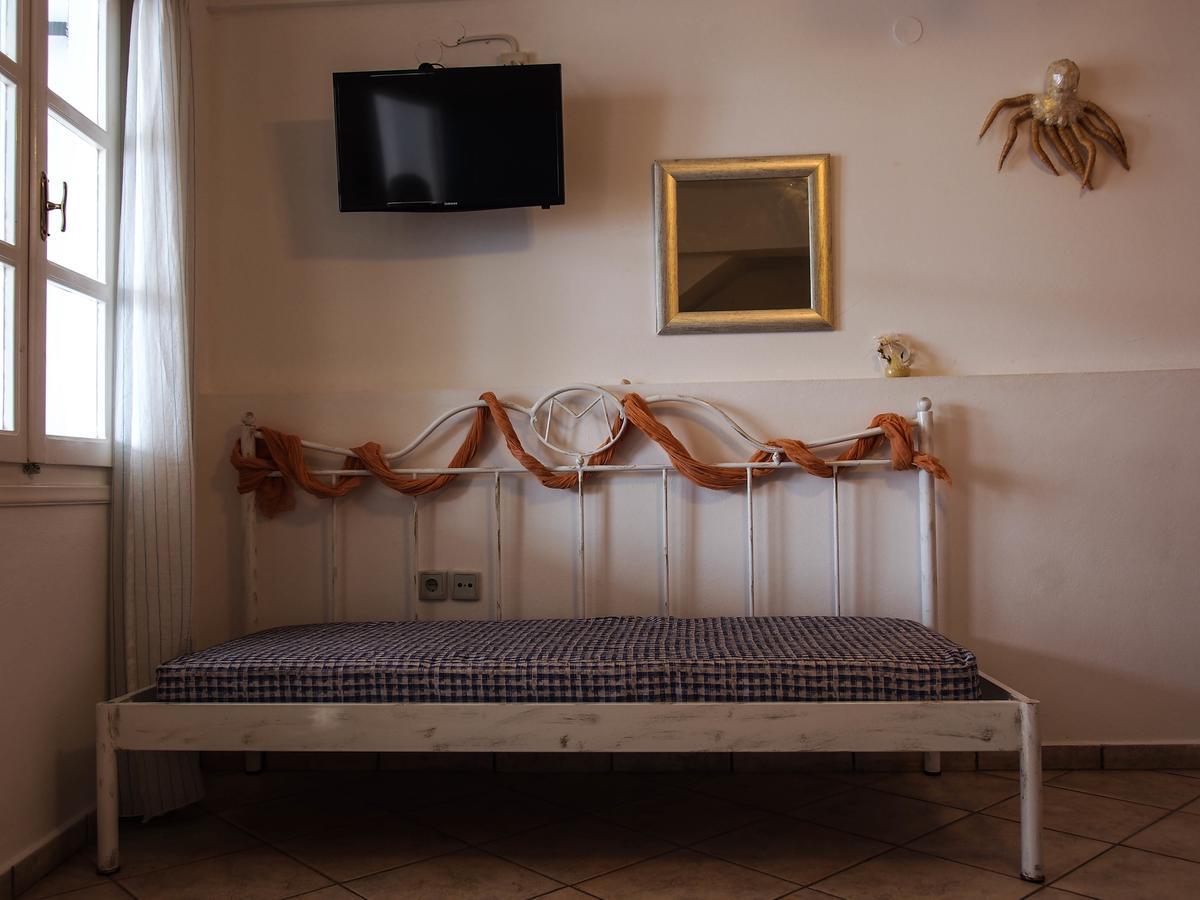 Manos Apartments Megas Gialos - Nites Екстер'єр фото