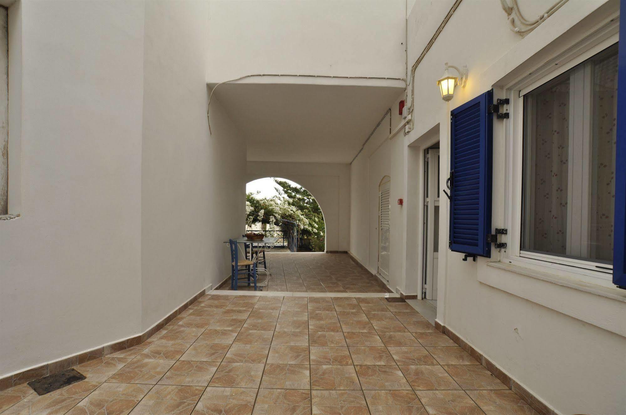 Manos Apartments Megas Gialos - Nites Екстер'єр фото