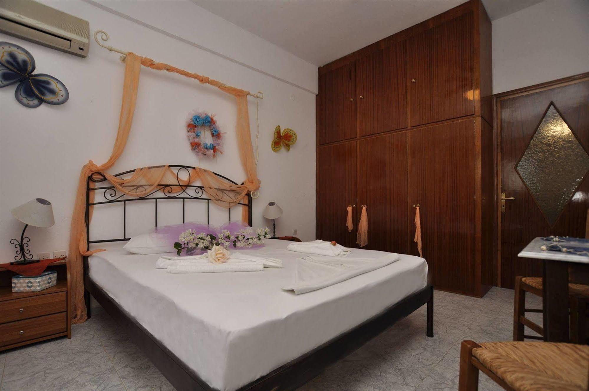 Manos Apartments Megas Gialos - Nites Екстер'єр фото
